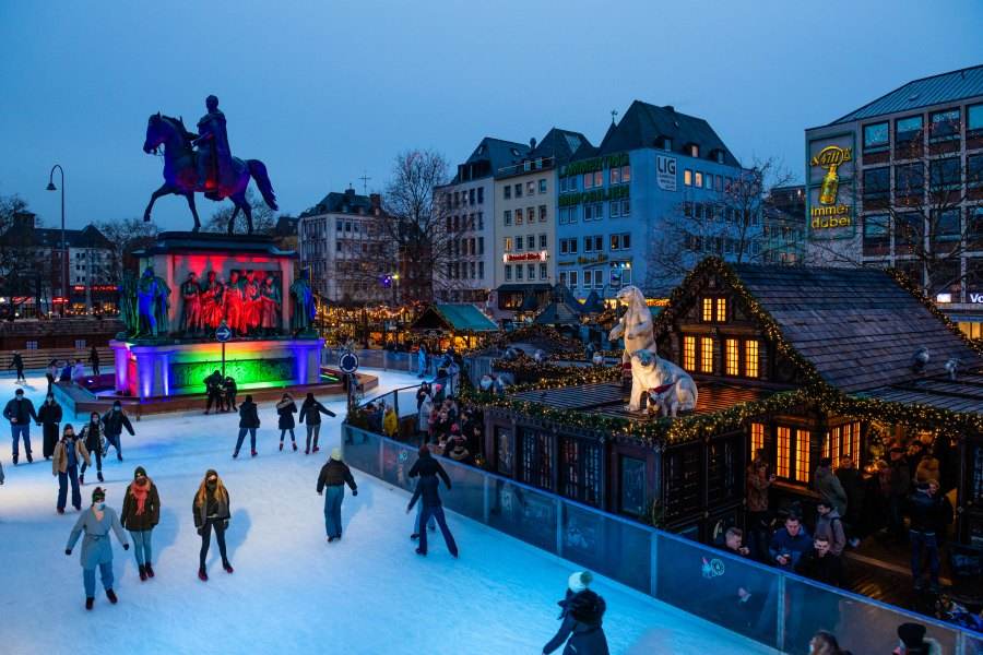 ice-skating-in-heinzels-wintermärchen