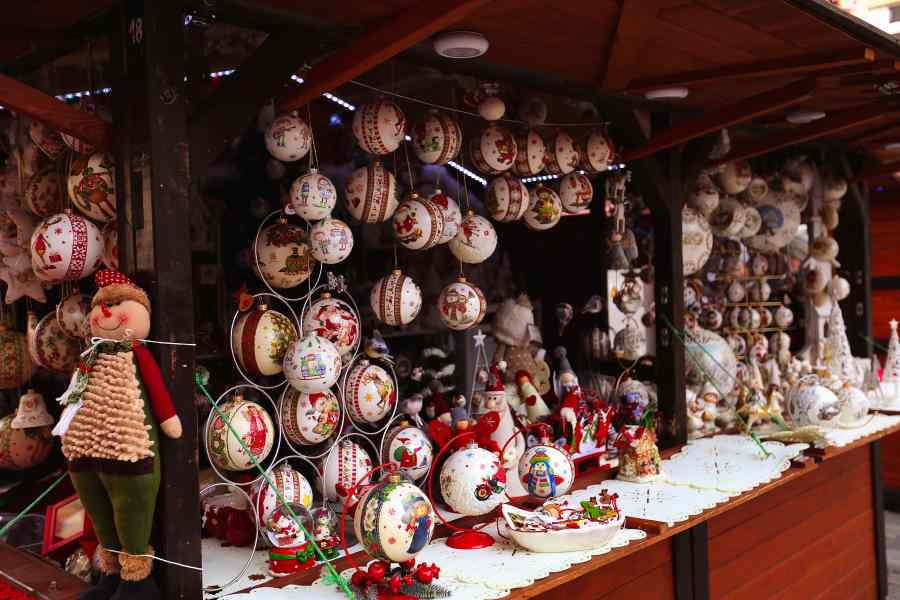 christmas-market-ornaments