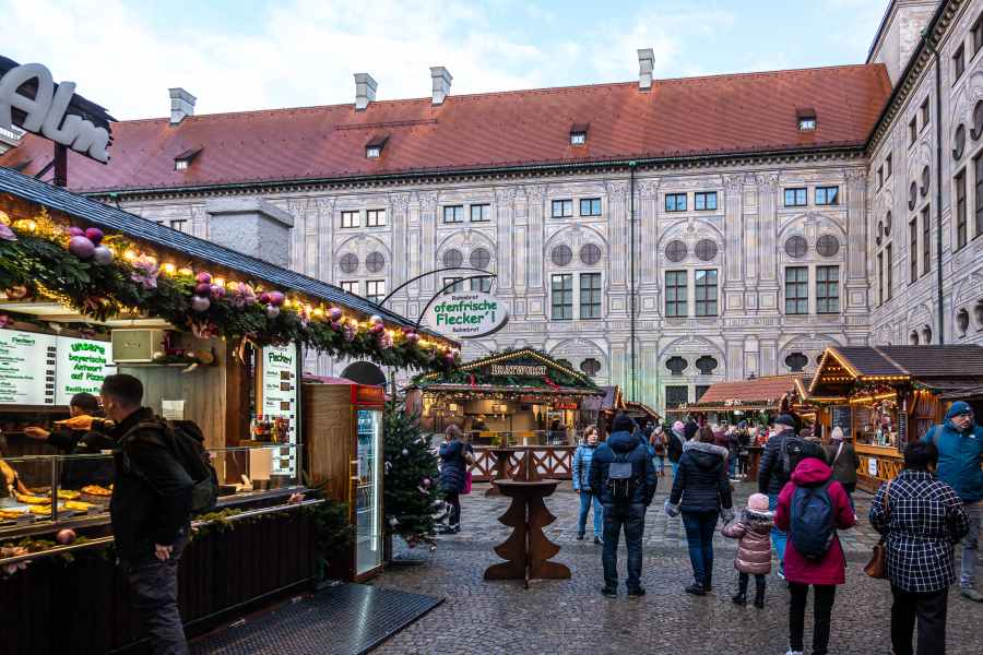 christmas-markets-in-residenz-munich