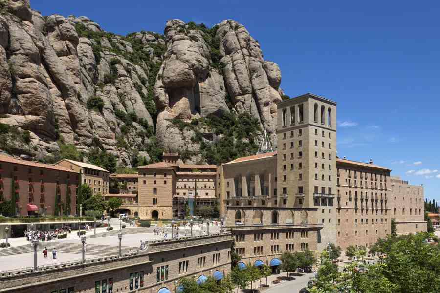 montserrat-winter-day-trip