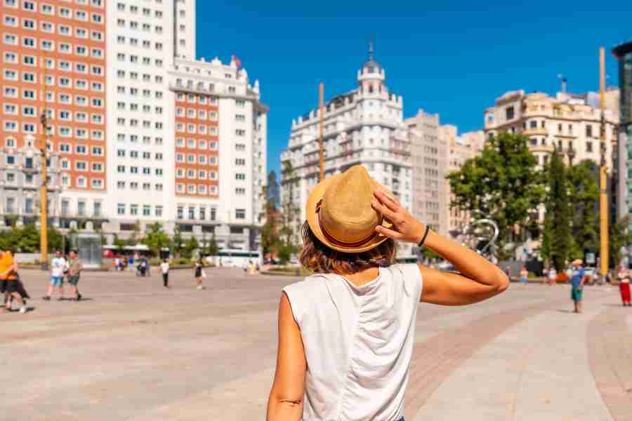 plaza-espana-madrid-tourists