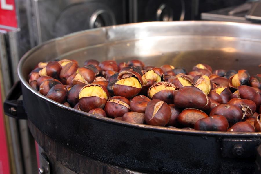 roasted-chestnuts-christmas-foods