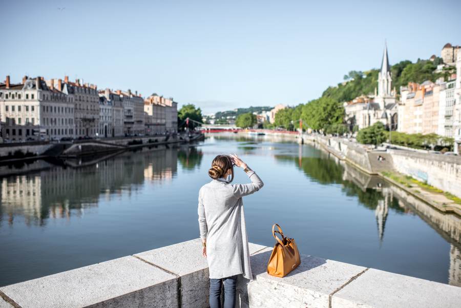 tourist-traveling-in-lyon