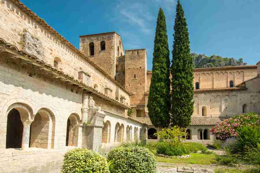 saint-guilhem-le-desert-france