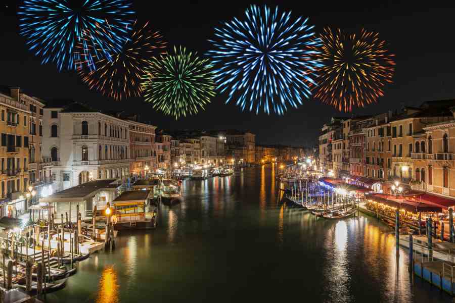 new-year-fireworks-in-venice